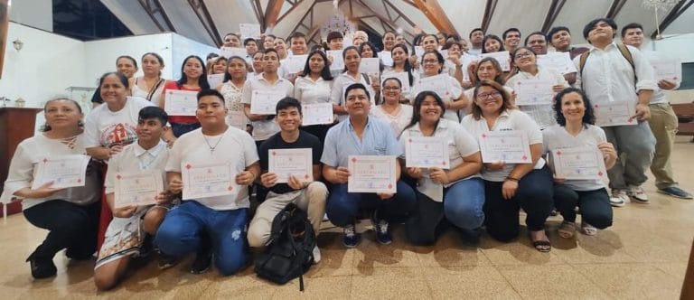 Más de cien catequistas culminaron el primer nivel de la escuela de formación de catequesis en Santa Cruz