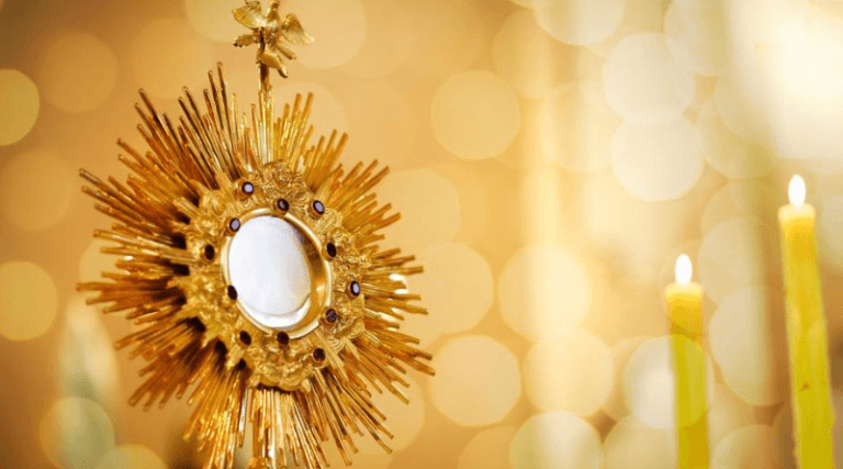 Visita al lugar de la reserva del Santísimo Sacramento