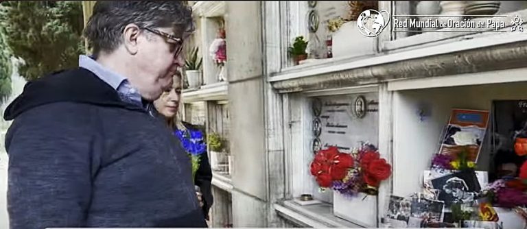 En noviembre el Papa nos pide orar por quienes han perdido a un hijo